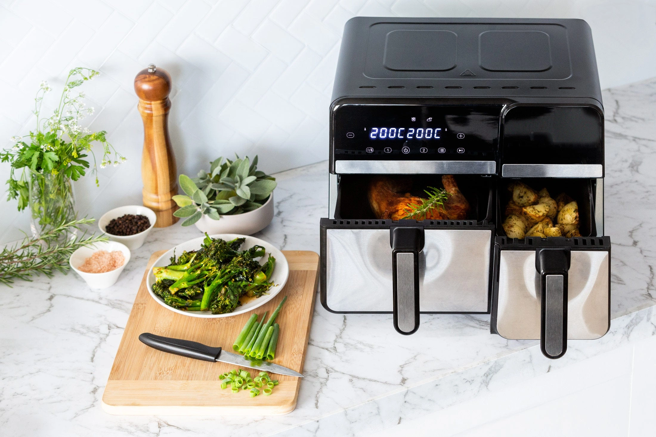 Double the Fun Fryer: 10L Dual Zone, Dual Temp! Easy cooking, ultimate flavor. Get yours today!